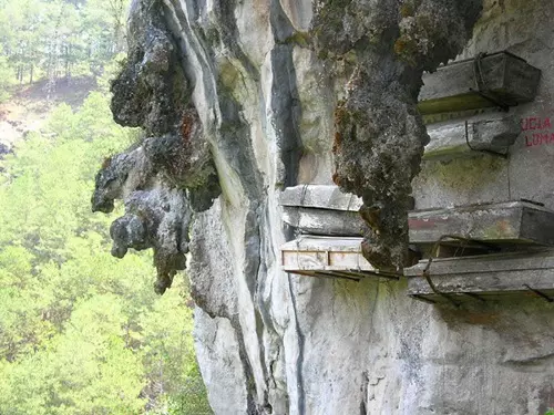 F�gg� kopors�k, Sagada falu - F�l�p-szigetek