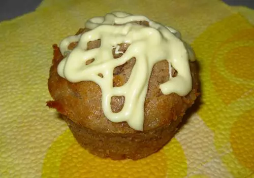 K�rt�s, di�s muffin, feh�rcsokol�d� �ntettel