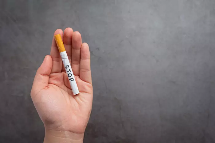 Stop cigaretta - Cigi kézben nikotin tapasz használata - hogyan segít a leszokásban