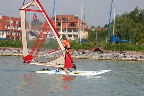 SURF PRO CENTER windsurf iskola �s v�zi sportszer k�lcs�nz�